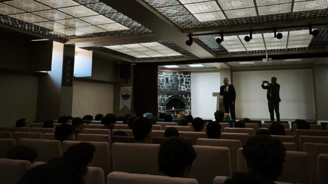 İLÇE MÜFTÜMÜZDEN ÖĞRENCİLERİMİZE DEĞERLER EĞİTİMİ VE TARİH BİLİNCİ VURGUSU